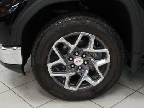Used 2024 GMC Sierra 1500 SLT w/ SLT Premium Plus Package AWD/4WD image 17