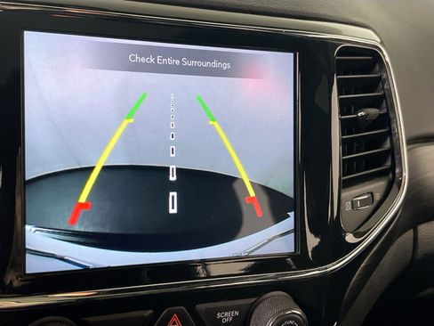 Used 2022 Jeep Grand Cherokee Laredo X image 14