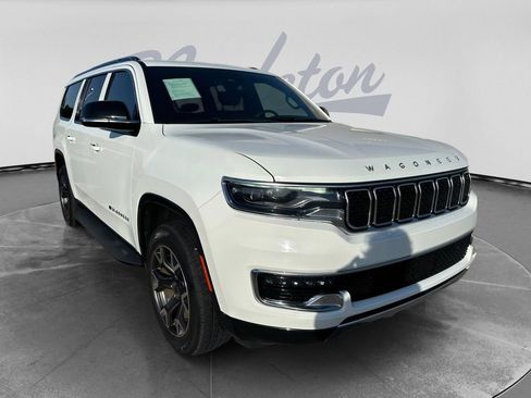 Used 2024 Jeep Wagoneer L Series III w/ Flexible Seating Group AWD/4WD image 1