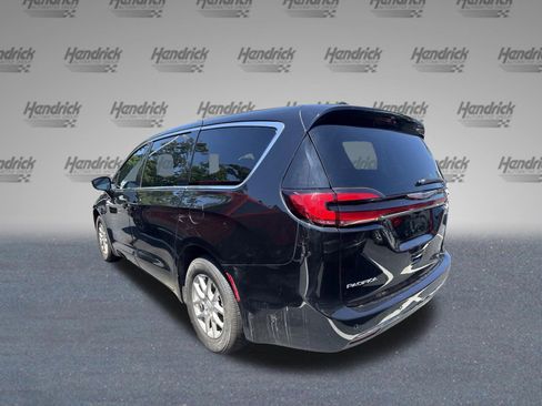 Used 2026 Chrysler Pacifica Select FWD image 7
