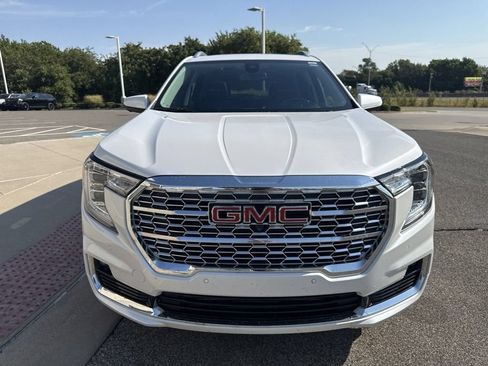 Used 2024 GMC Terrain Denali w/ Denali Premium Package AWD/4WD image 2