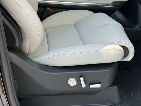 New 2026 Lincoln Navigator L Reserve AWD/4WD image 13