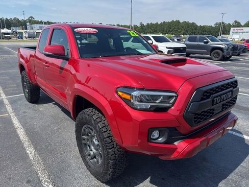 Used 2022 Toyota Tacoma TRD Sport w/ TRD Premium Sport Package AWD/4WD image 2