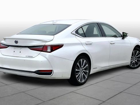 Used 2019 Lexus ES 300h w/ Premium Package image 13