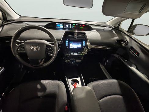 Used 2019 Toyota Prius LE w/ Preferred Accessory Package FWD image 31