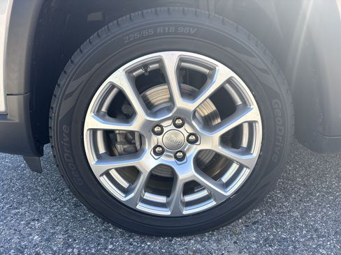 Used 2022 Jeep Compass Latitude AWD/4WD image 12