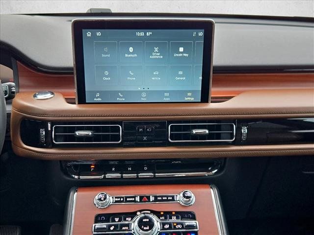 Used 2020 Lincoln Aviator Grand Touring w/ Equipment Group 302A AWD/4WD image 12