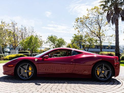 Used 2013 Ferrari 458 Italia Coupe RWD image 9
