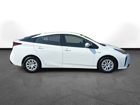 Used 2022 Toyota Prius LE FWD image 4