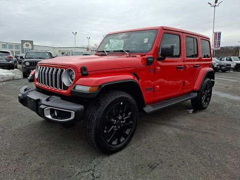 Certified 2025 Jeep Wrangler Unlimited Sahara AWD/4WD image 3