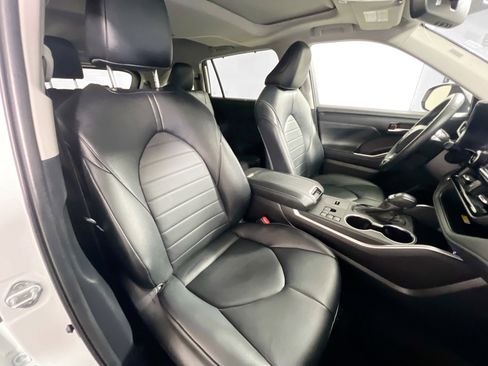 Used 2024 Toyota Highlander XLE image 31