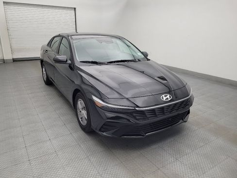 Used 2025 Hyundai Elantra SE FWD image 13