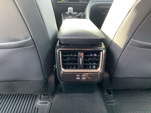 Used 2025 Toyota Crown Signia image 14