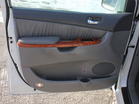 Used 2006 Toyota Sienna XLE image 27