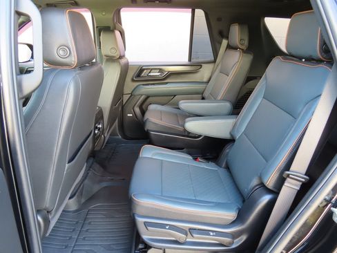 Used 2025 GMC Yukon AT4 AWD/4WD image 32