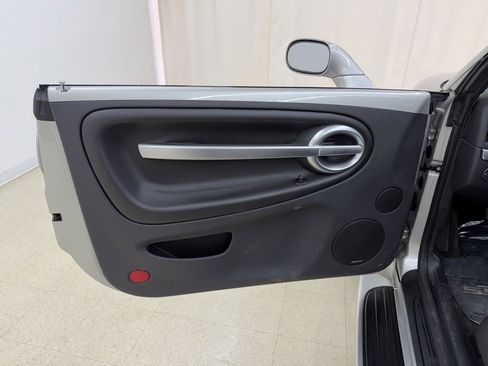 Used 2004 Chevrolet SSR w/ Preferred Equipment Group image 21