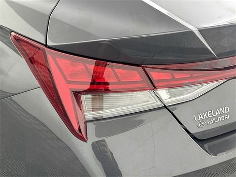 Used 2023 Hyundai Elantra Limited image 24