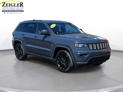 Certified 2018 Jeep Grand Cherokee Altitude AWD/4WD image 3