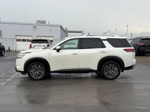 Used 2024 Nissan Pathfinder SL w/ SL Premium Package FWD image 8