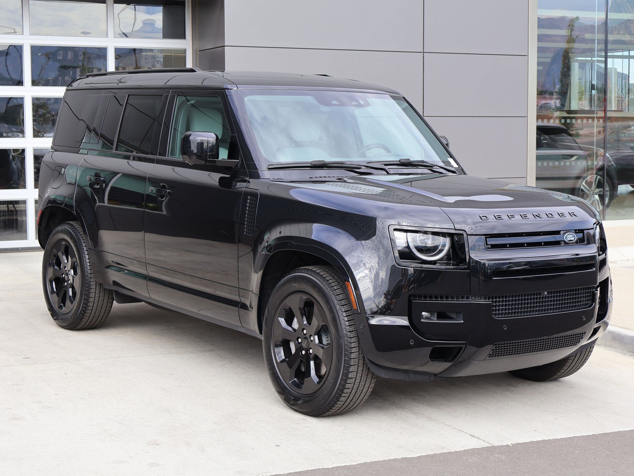 Used 2026 Land Rover Defender 110 X-Dynamic SE AWD/4WD image 3