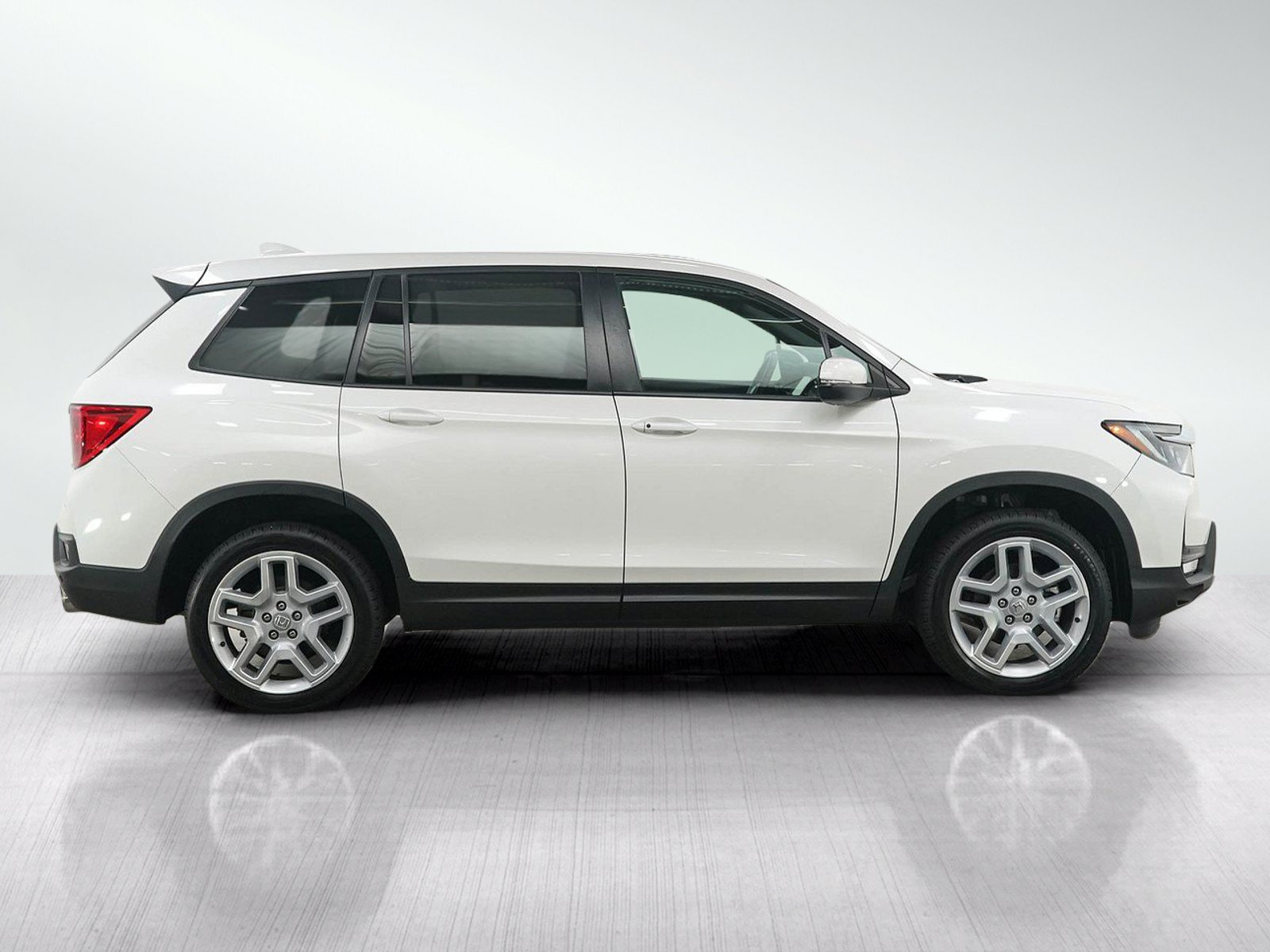Used 2024 Honda Passport EX-L image 6