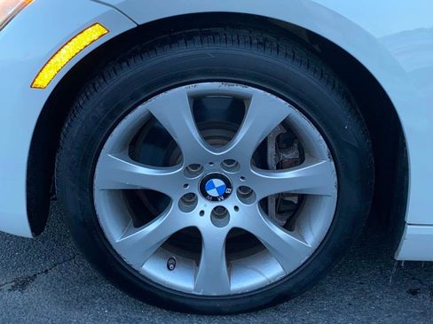 Used 2010 BMW 335i Convertible image 9