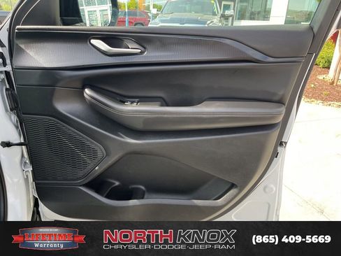 Used 2024 Jeep Grand Cherokee Altitude AWD/4WD image 28