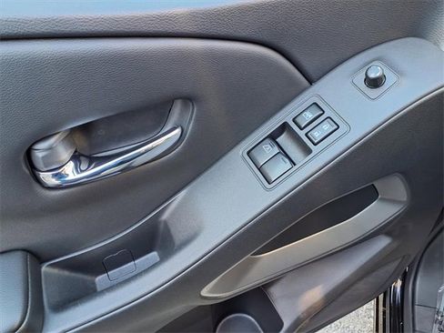 Certified 2025 Nissan Frontier SV image 16