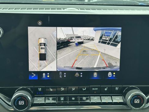 Used 2023 Chevrolet Colorado ZR2 w/ ZR2 Convenience Package III AWD/4WD image 11