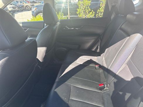 Used 2018 Nissan Rogue SL FWD image 6