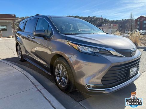 Used 2021 Toyota Sienna XLE image 11