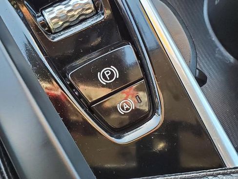 Used 2019 Volvo XC60 T5 Momentum w/ Multimedia Package image 26