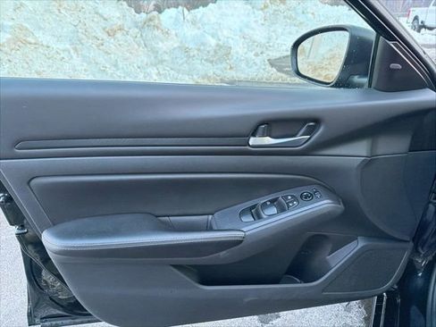 Used 2024 Nissan Altima 2.5 SV image 16