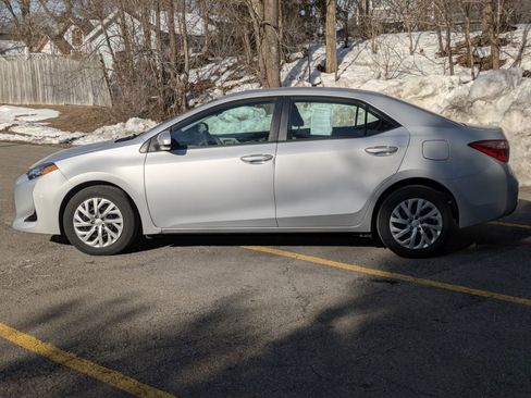 Used 2018 Toyota Corolla LE image 4
