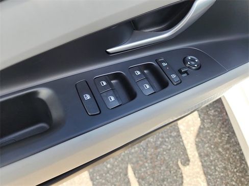 New 2025 Hyundai Elantra Limited image 15