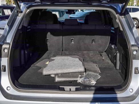 Used 2021 Toyota Highlander LE image 25