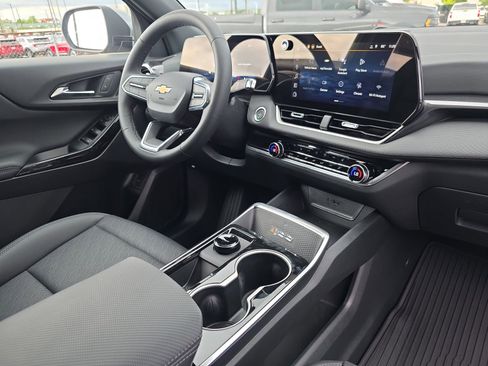 New 2026 Chevrolet Equinox LT w/ Convenience Package II FWD image 16