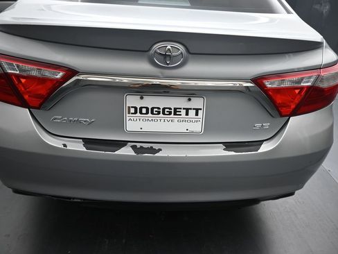 Used 2016 Toyota Camry SE image 9