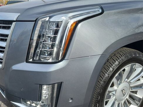 Used 2019 Cadillac Escalade Platinum image 5