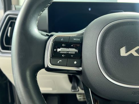 Certified 2025 Kia Sorento SX image 18