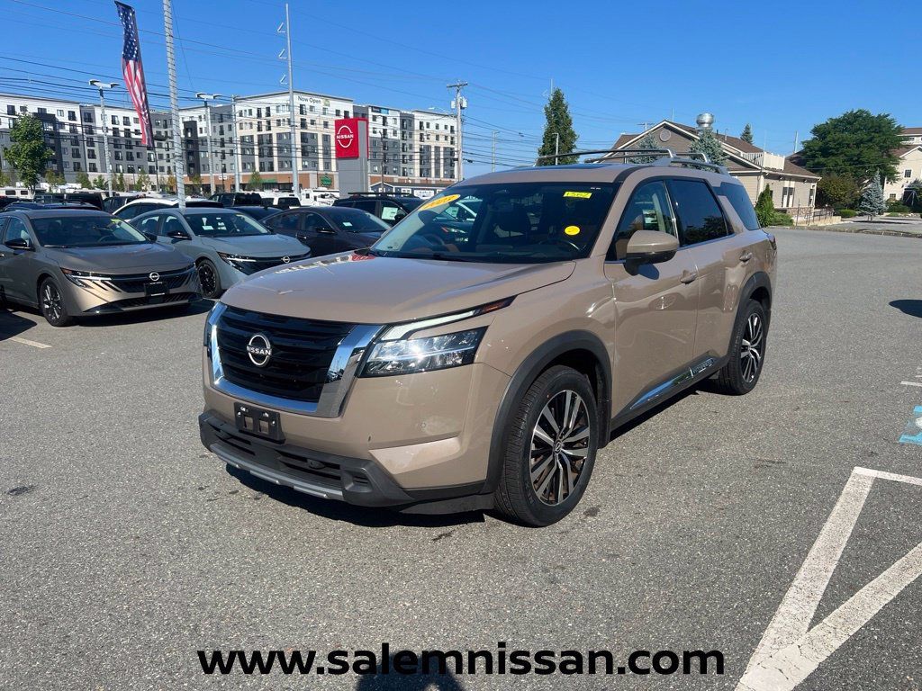Used 2023 Nissan Pathfinder Platinum AWD/4WD image 3
