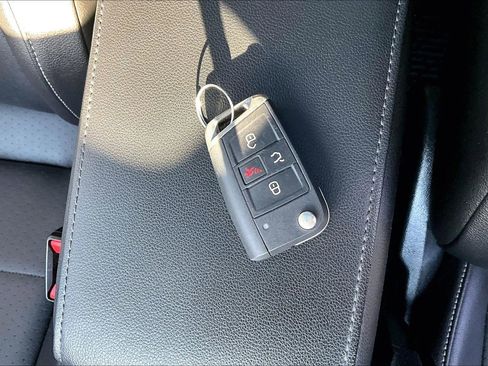 Used 2018 Volkswagen Tiguan SEL image 10