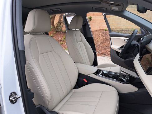 New 2025 Audi Q6 e-tron Premium image 10