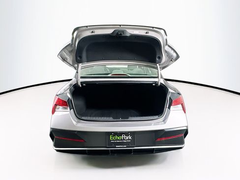 Used 2025 Hyundai Elantra SEL image 29