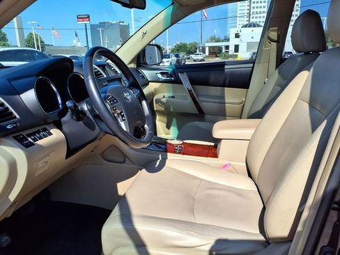 Used 2011 Toyota Highlander Limited AWD/4WD image 4