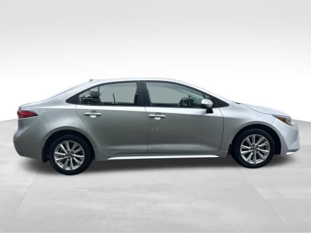 Used 2024 Toyota Corolla LE w/ LE Convenience Package FWD image 6