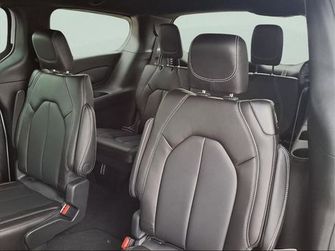 New 2026 Chrysler Pacifica Select image 20