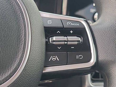 Used 2023 Kia Sorento LX image 24