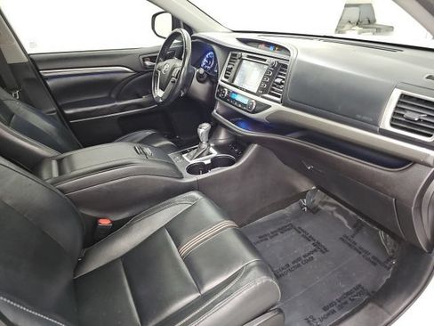 Used 2017 Toyota Highlander SE AWD/4WD image 40