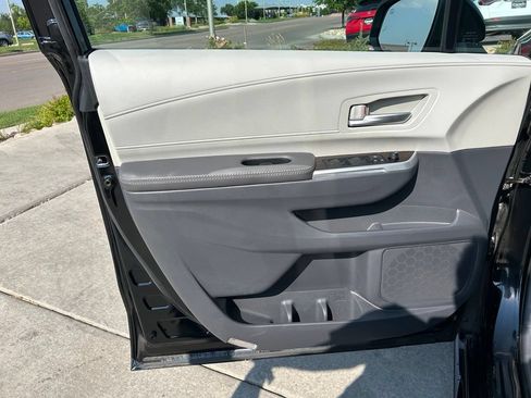 Used 2023 Toyota Sienna XLE w/ XLE Plus Package AWD/4WD image 10